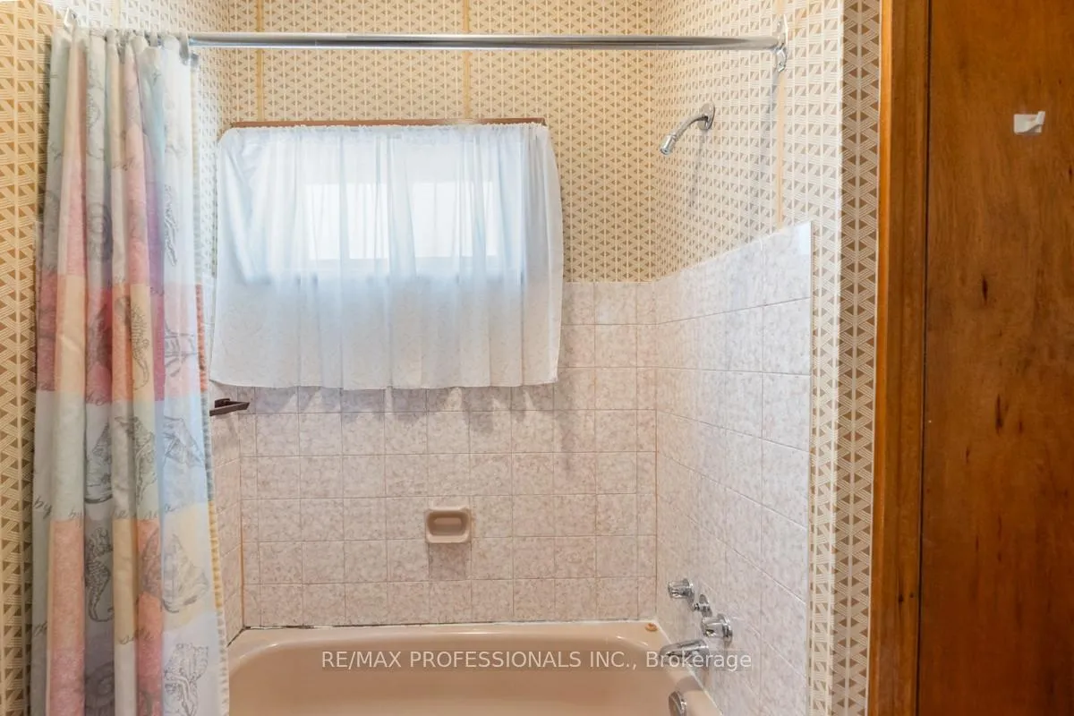 Photo 18 of 328 Donlands Avenue, Toronto, East York — HOMEH