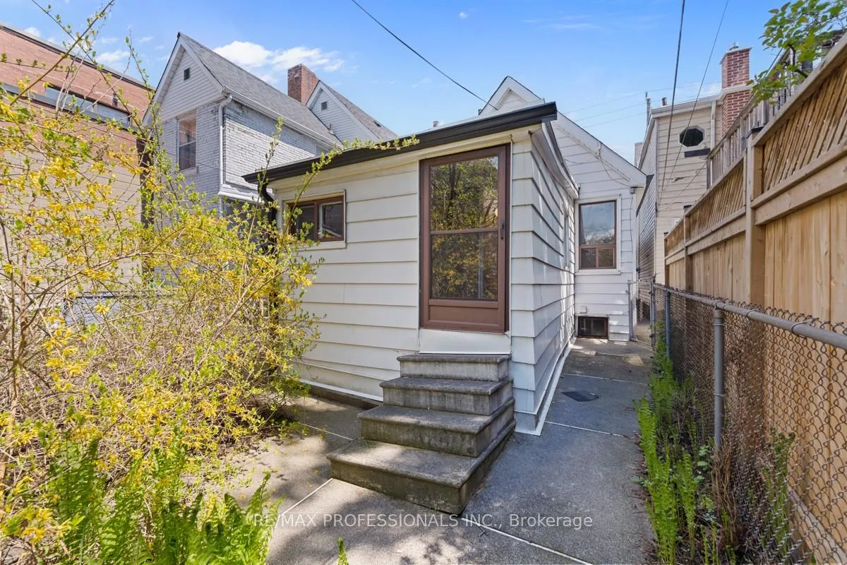 Photo 21 of 328 Donlands Avenue, Toronto, East York — HOMEH