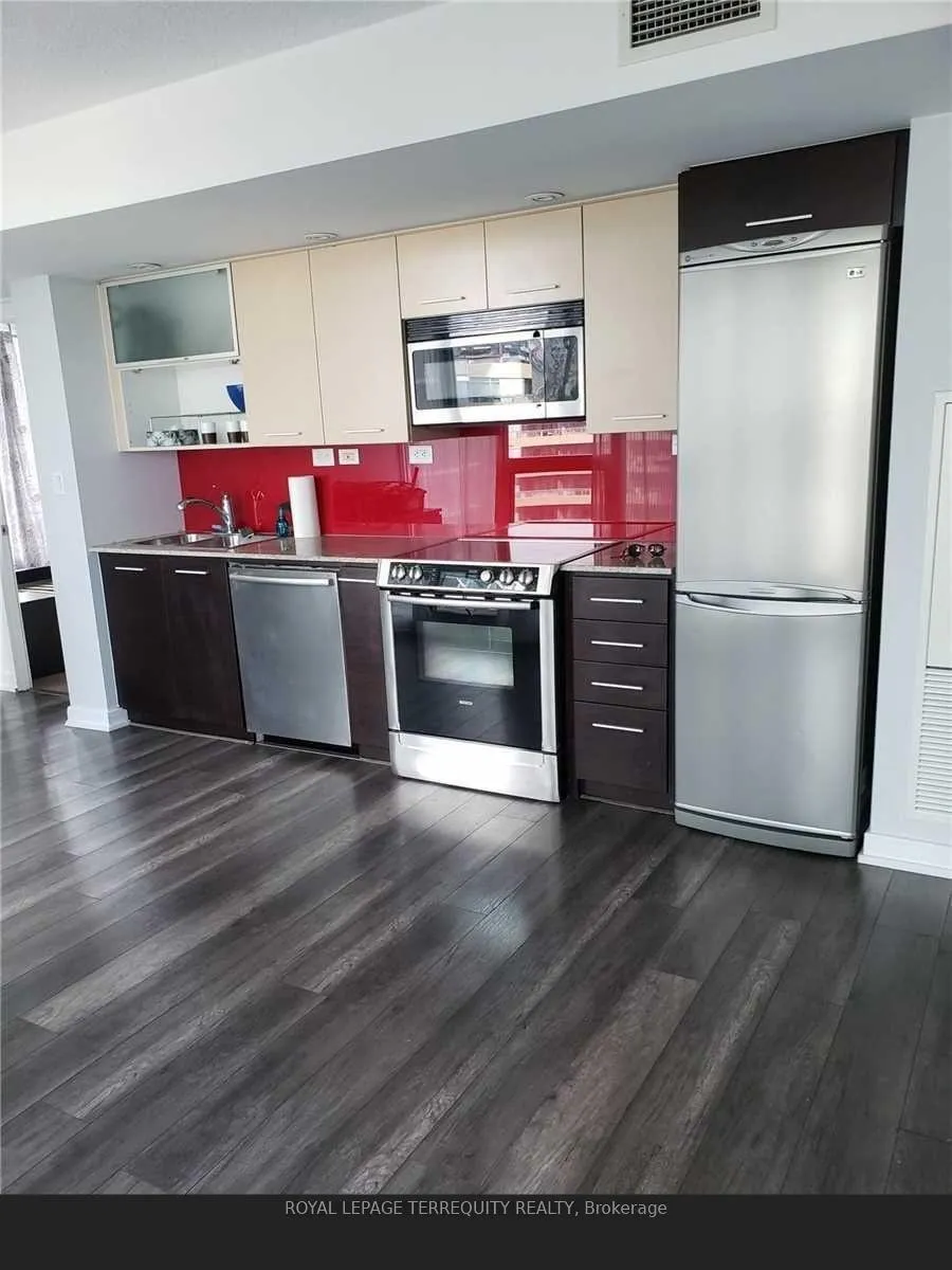 Photo 5 of Unit 1009, 8 Telegram Mews Drive, Toronto, Waterfront Communities — HOMEH