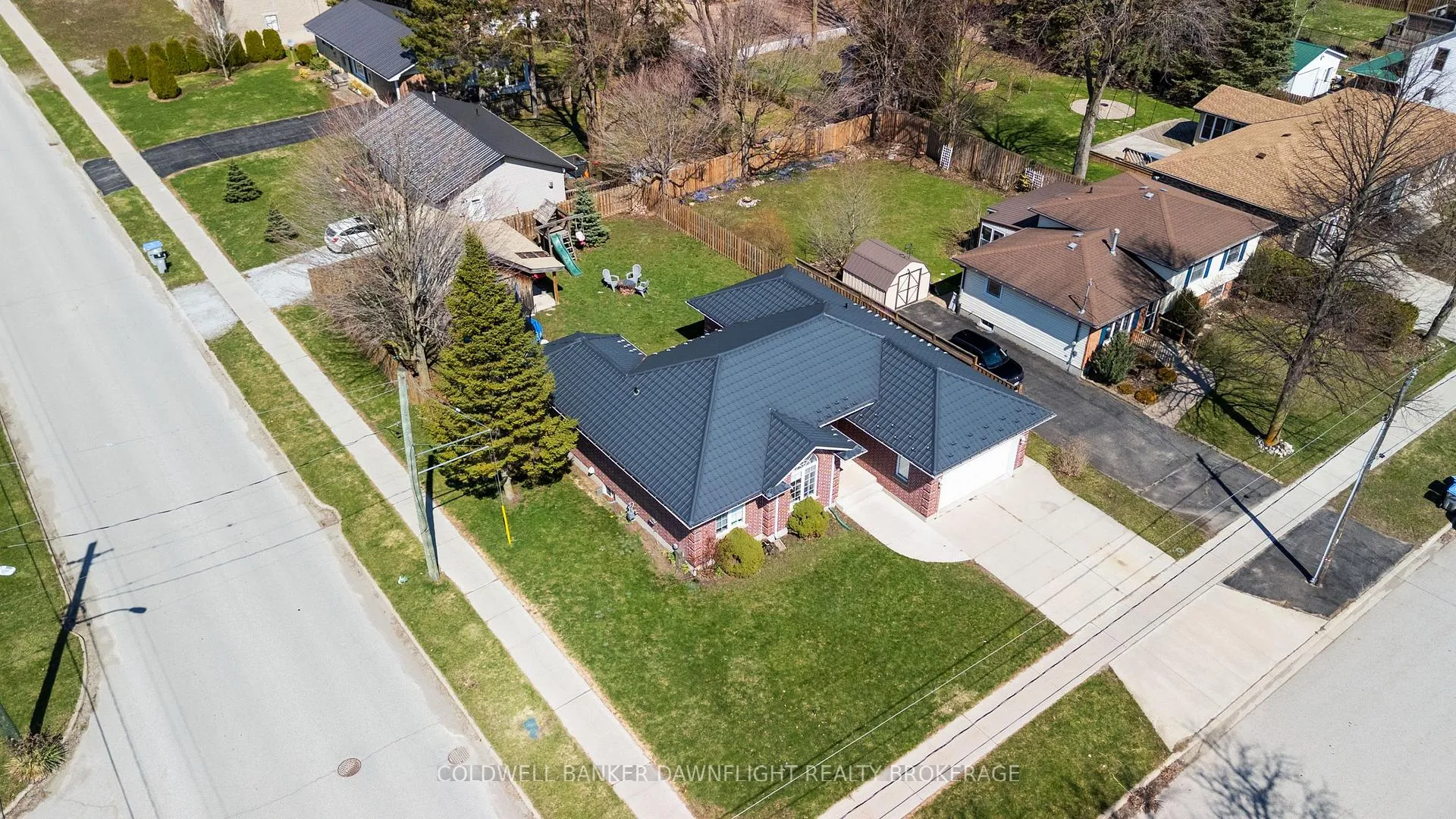 Photo 2 of 148 Broadway Street, North Middlesex, Parkhill — HOMEH