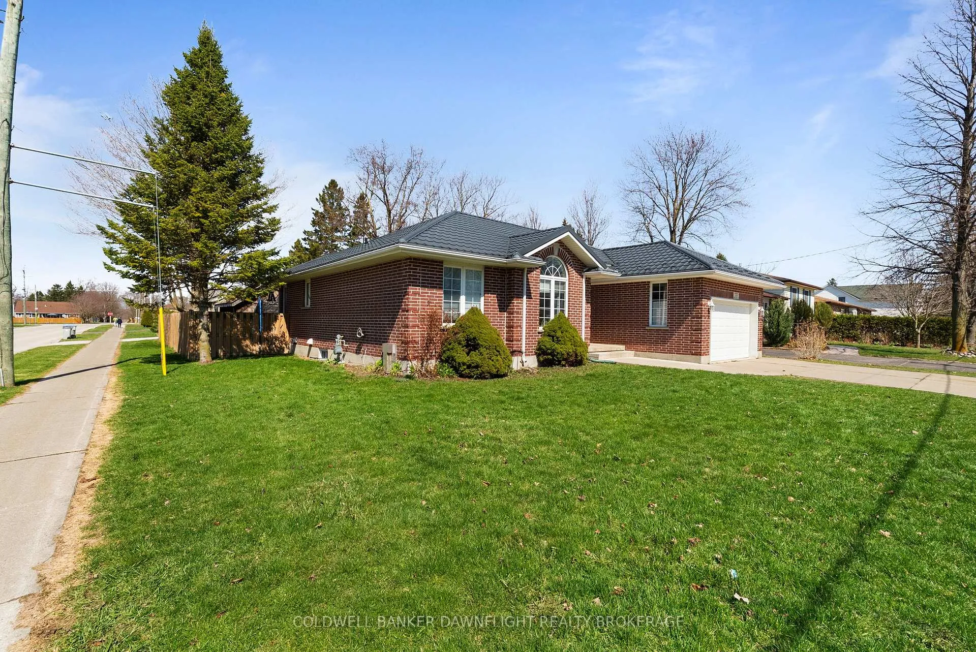 Photo 3 of 148 Broadway Street, North Middlesex, Parkhill — HOMEH