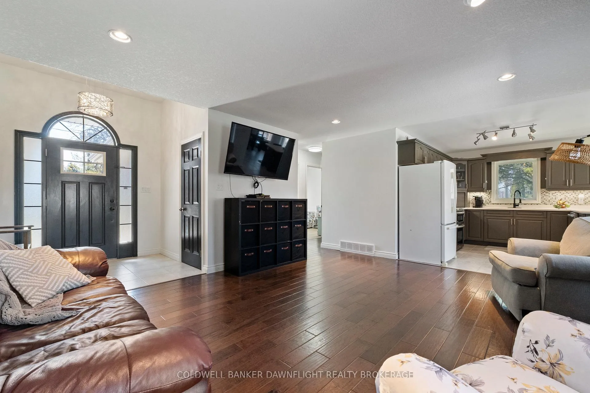 Photo 8 of 148 Broadway Street, North Middlesex, Parkhill — HOMEH