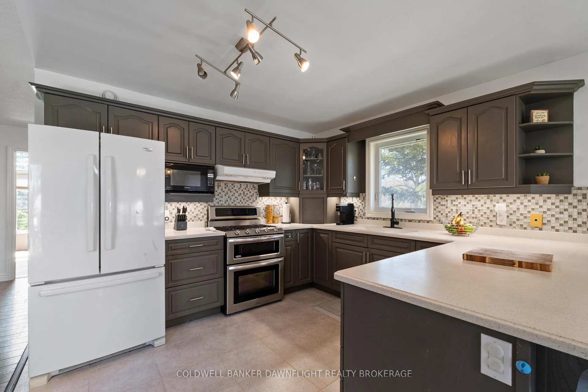 Photo 10 of 148 Broadway Street, North Middlesex, Parkhill — HOMEH