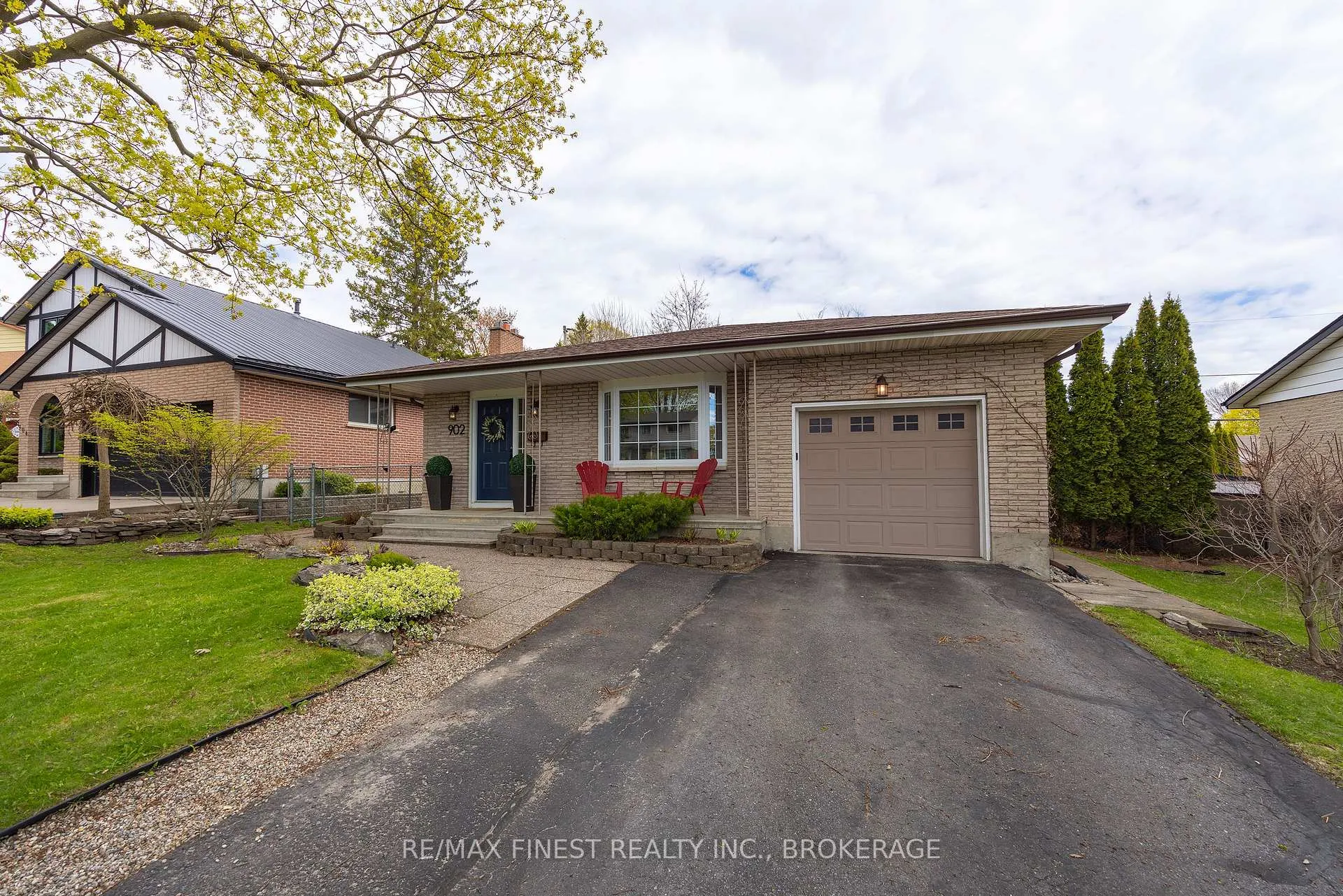 Photo 4 of 902 Pembridge Crescent, Kingston, South of Taylor-Kidd Blvd — HOMEH