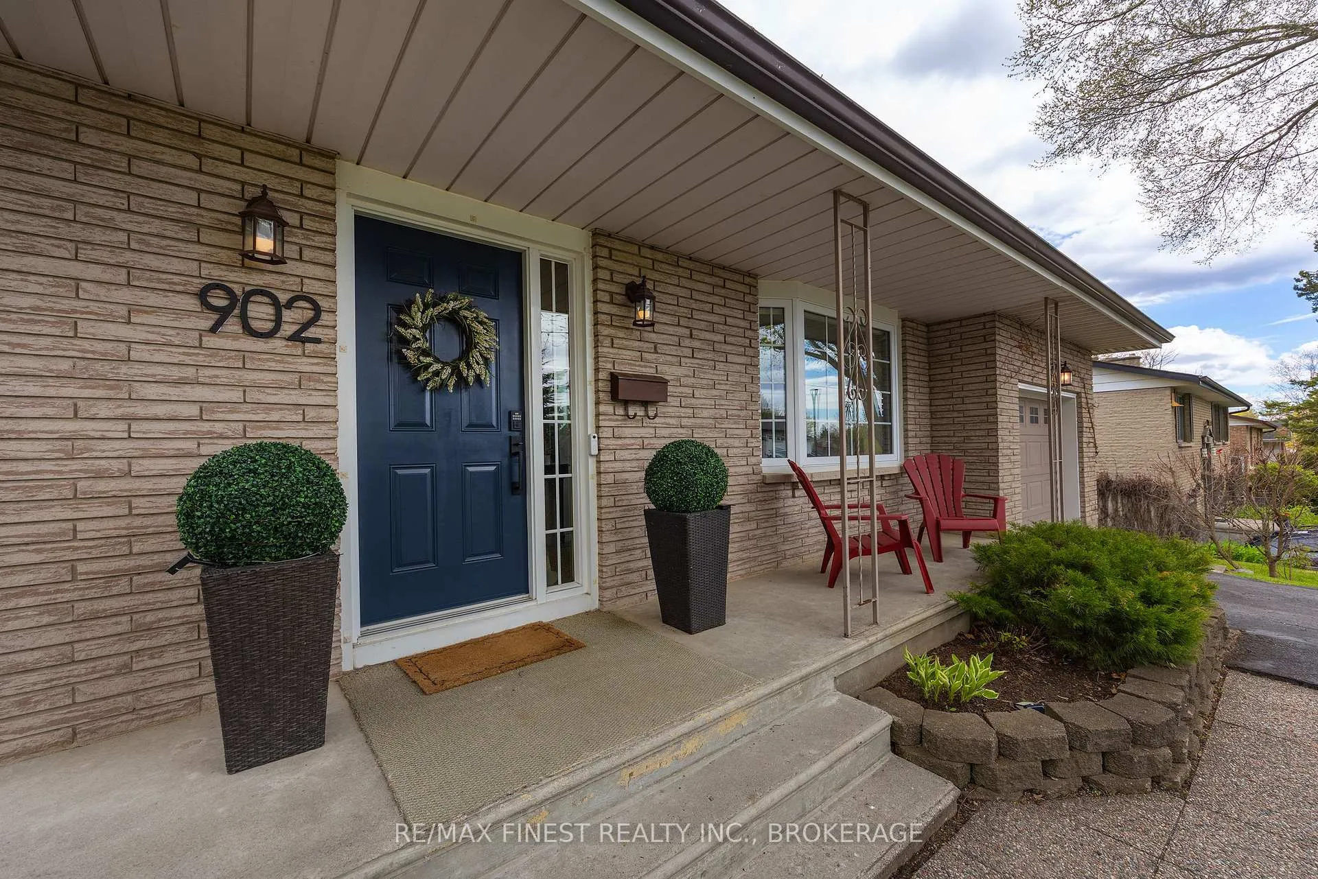 Photo 5 of 902 Pembridge Crescent, Kingston, South of Taylor-Kidd Blvd — HOMEH