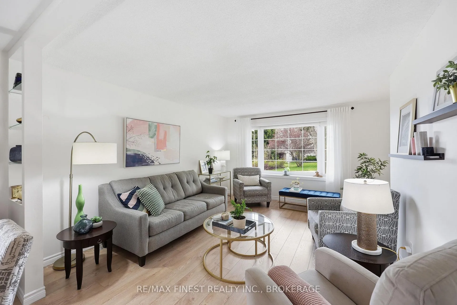 Photo 9 of 902 Pembridge Crescent, Kingston, South of Taylor-Kidd Blvd — HOMEH