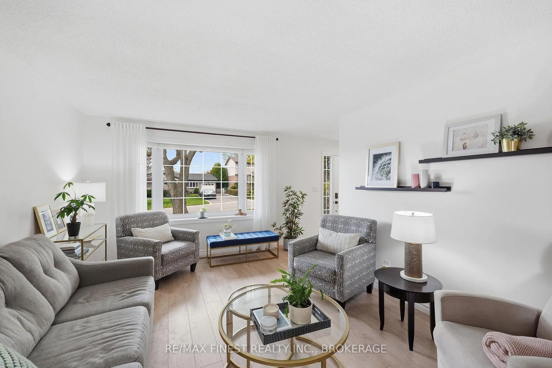 Photo 10 of 902 Pembridge Crescent, Kingston, South of Taylor-Kidd Blvd — HOMEH