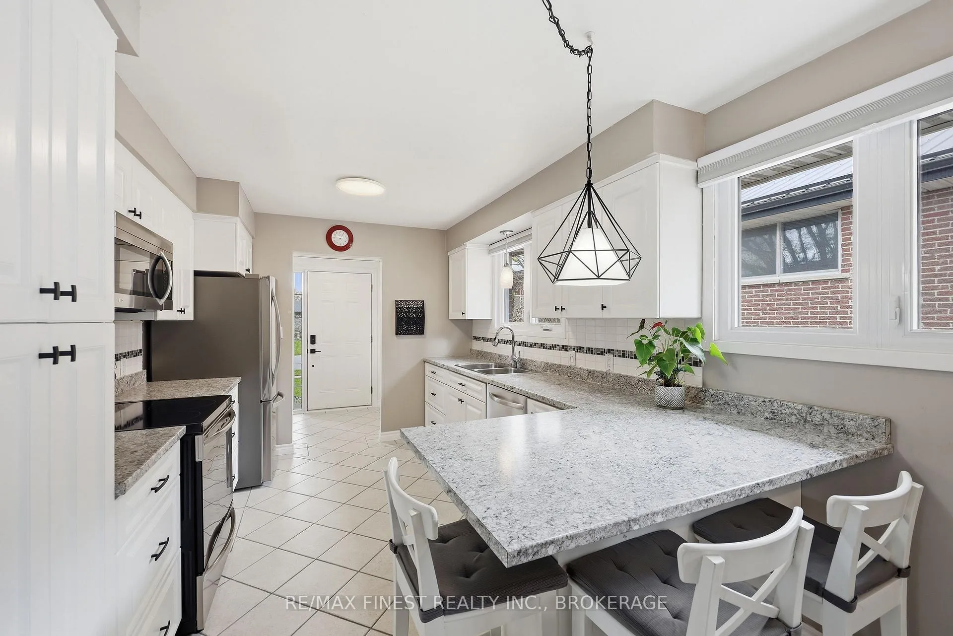 Photo 15 of 902 Pembridge Crescent, Kingston, South of Taylor-Kidd Blvd — HOMEH
