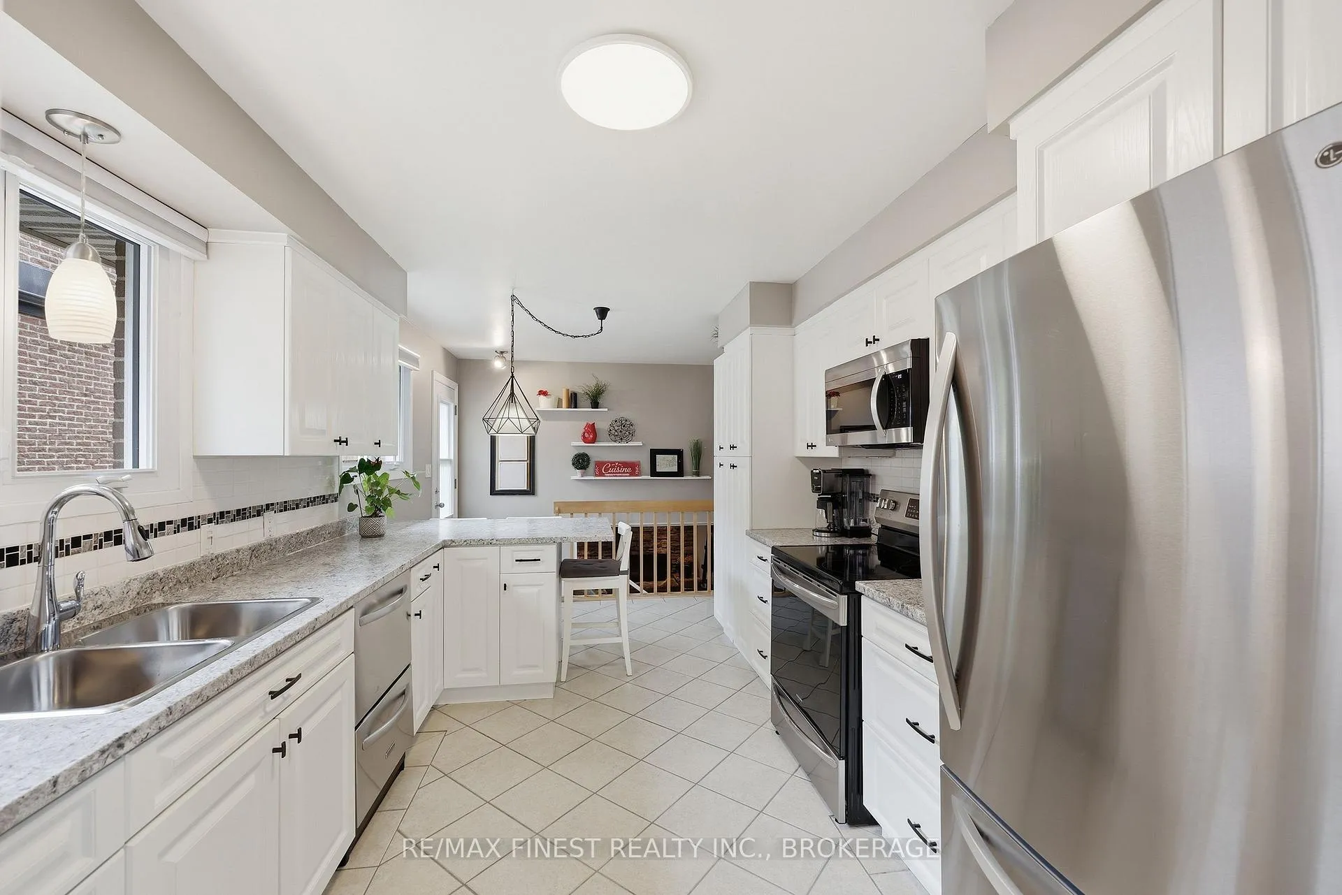 Photo 16 of 902 Pembridge Crescent, Kingston, South of Taylor-Kidd Blvd — HOMEH