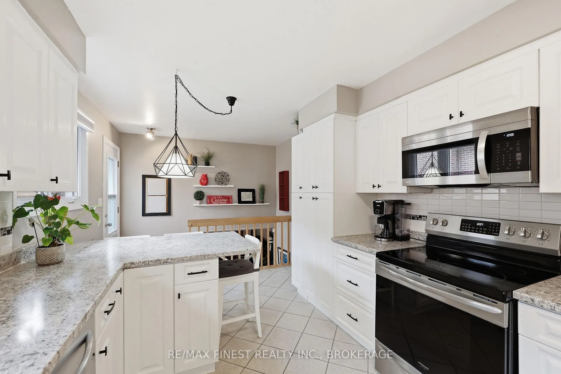 Photo 17 of 902 Pembridge Crescent, Kingston, South of Taylor-Kidd Blvd — HOMEH
