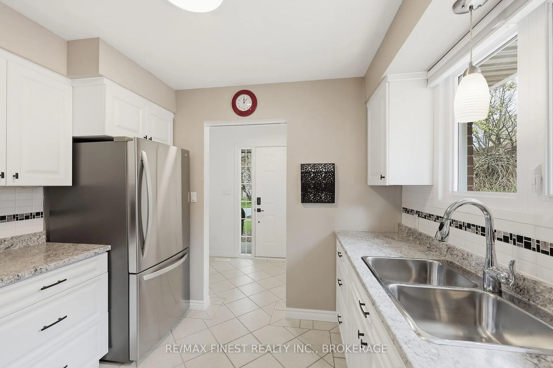 Photo 18 of 902 Pembridge Crescent, Kingston, South of Taylor-Kidd Blvd — HOMEH