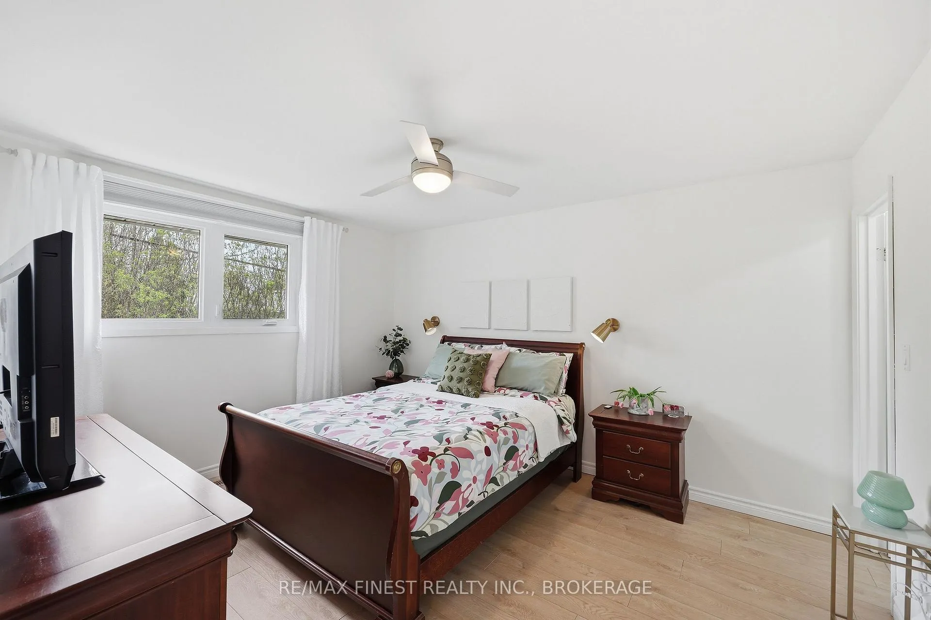 Photo 22 of 902 Pembridge Crescent, Kingston, South of Taylor-Kidd Blvd — HOMEH