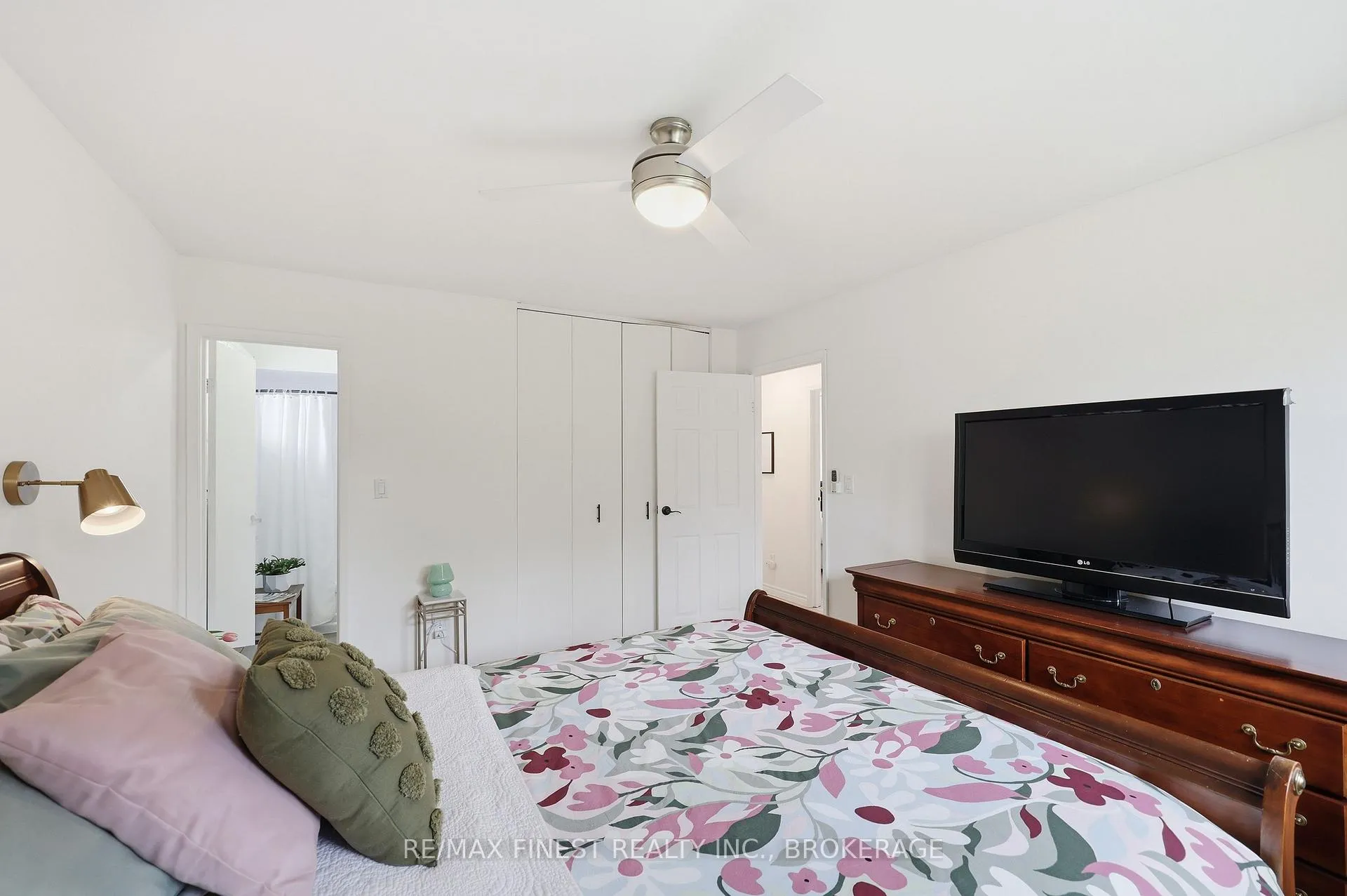 Photo 24 of 902 Pembridge Crescent, Kingston, South of Taylor-Kidd Blvd — HOMEH