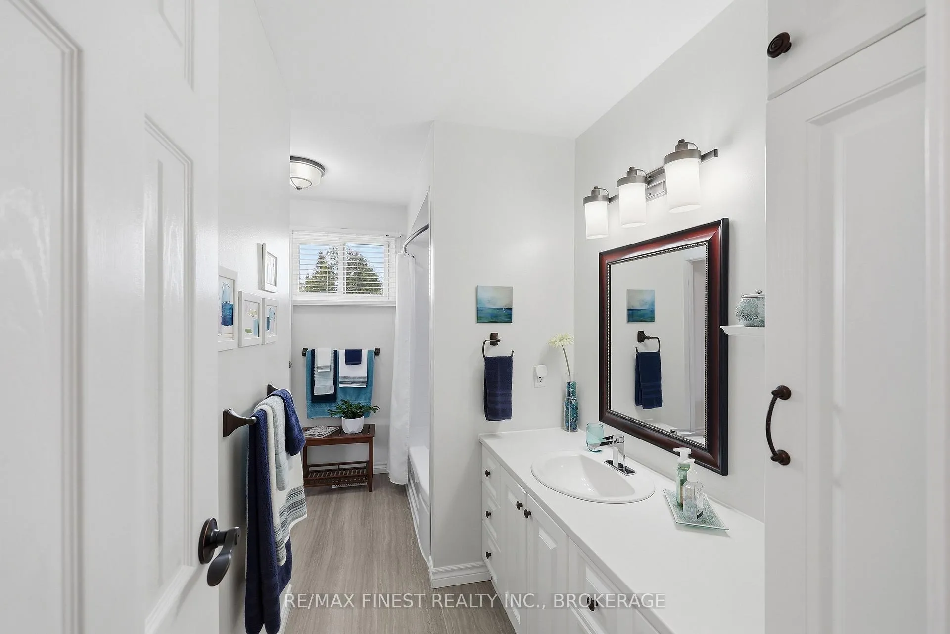 Photo 25 of 902 Pembridge Crescent, Kingston, South of Taylor-Kidd Blvd — HOMEH