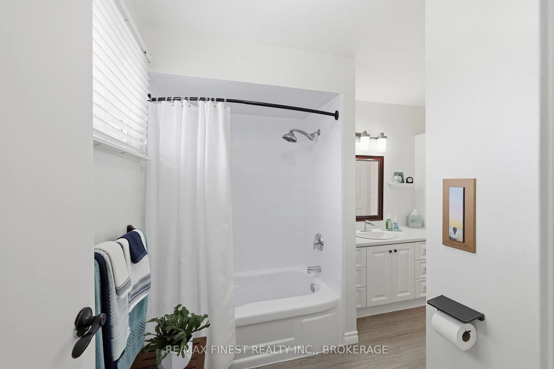 Photo 27 of 902 Pembridge Crescent, Kingston, South of Taylor-Kidd Blvd — HOMEH