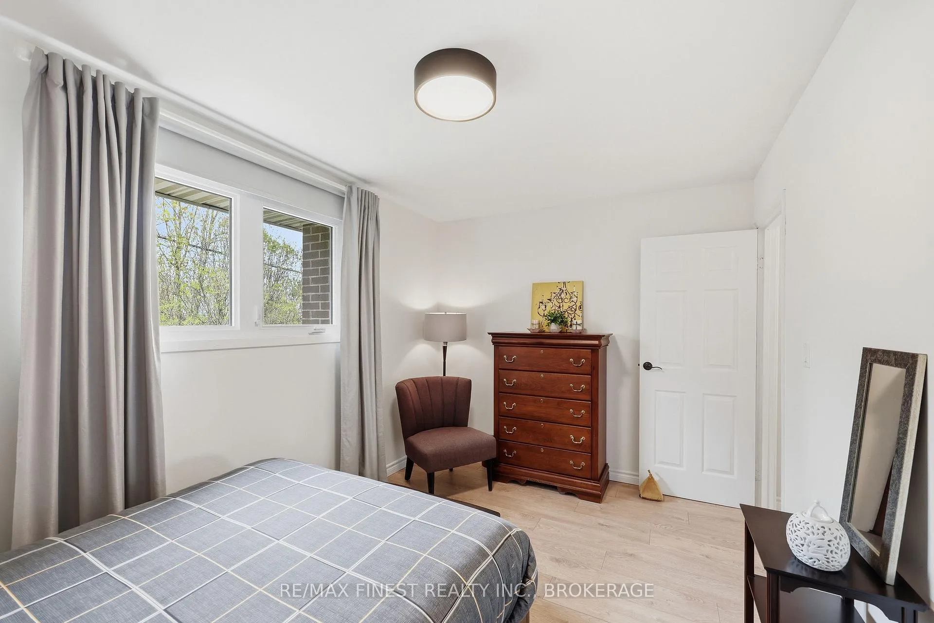 Photo 32 of 902 Pembridge Crescent, Kingston, South of Taylor-Kidd Blvd — HOMEH