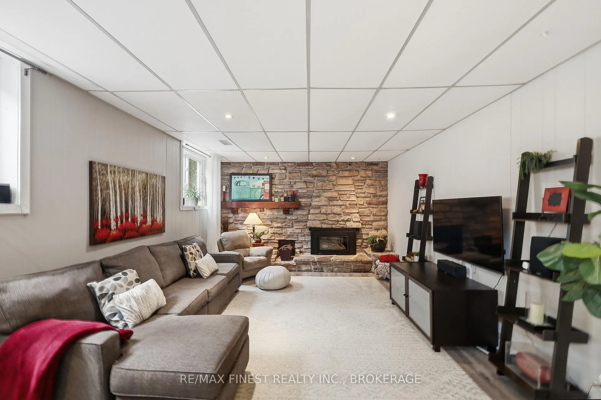 Photo 34 of 902 Pembridge Crescent, Kingston, South of Taylor-Kidd Blvd — HOMEH