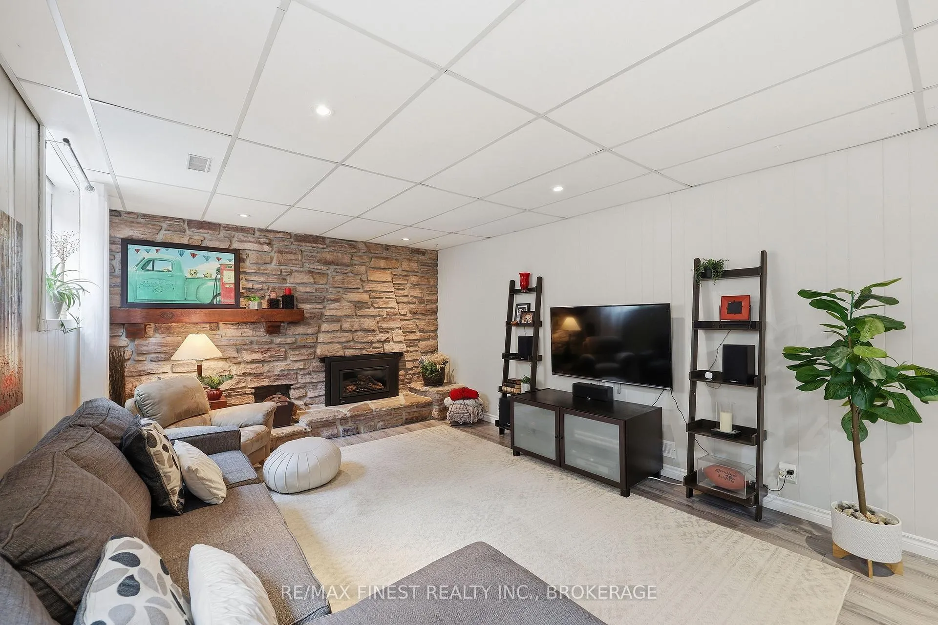 Photo 35 of 902 Pembridge Crescent, Kingston, South of Taylor-Kidd Blvd — HOMEH