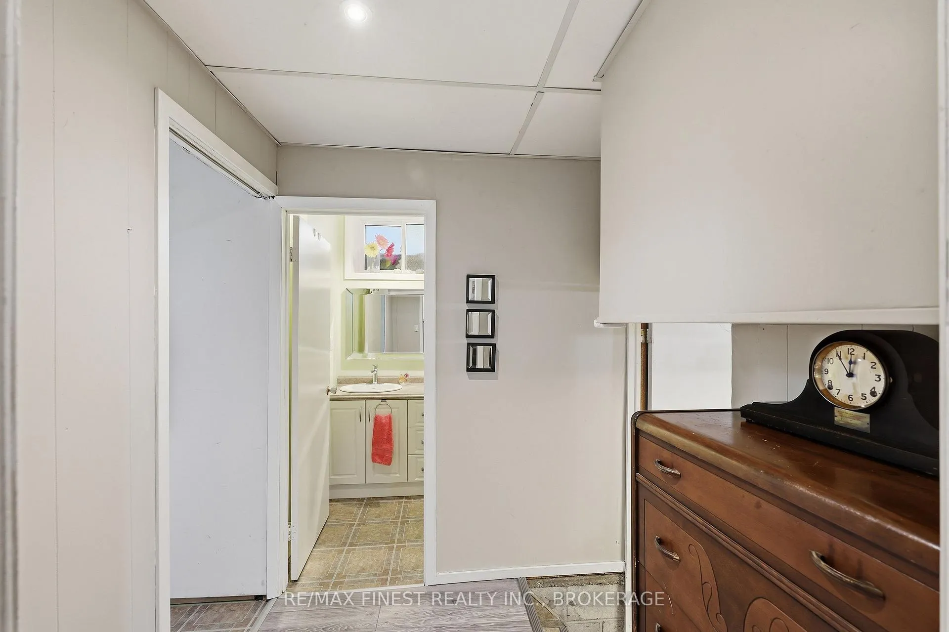 Photo 37 of 902 Pembridge Crescent, Kingston, South of Taylor-Kidd Blvd — HOMEH