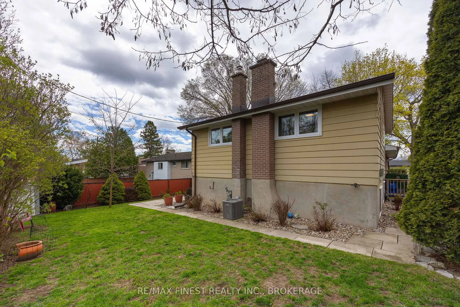 Photo 46 of 902 Pembridge Crescent, Kingston, South of Taylor-Kidd Blvd — HOMEH