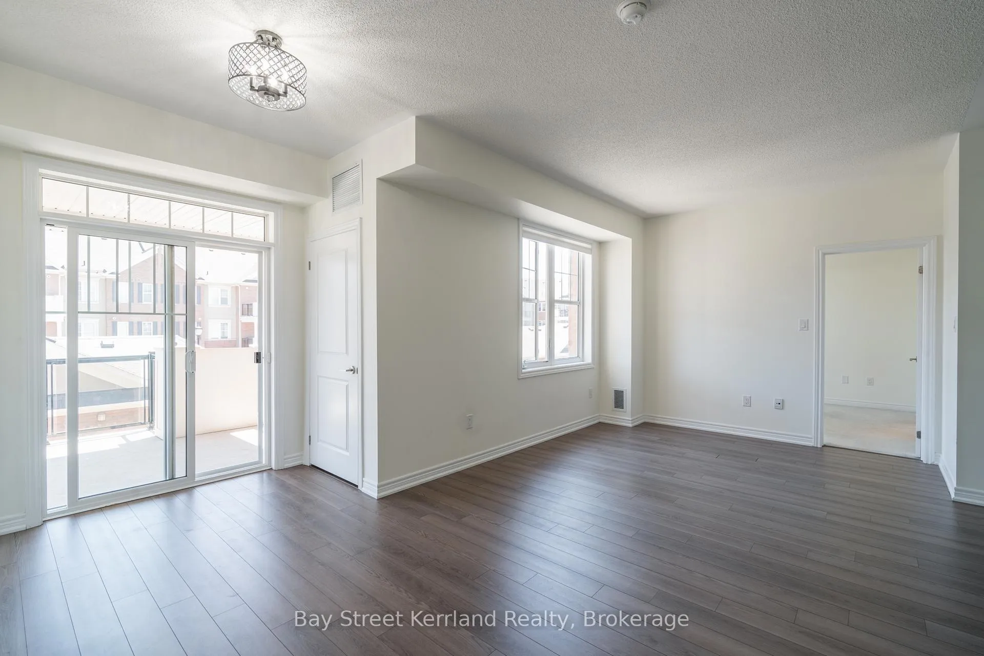 Photo 7 of Unit 203, 269 Georgian Drive, Oakville, River Oaks — HOMEH