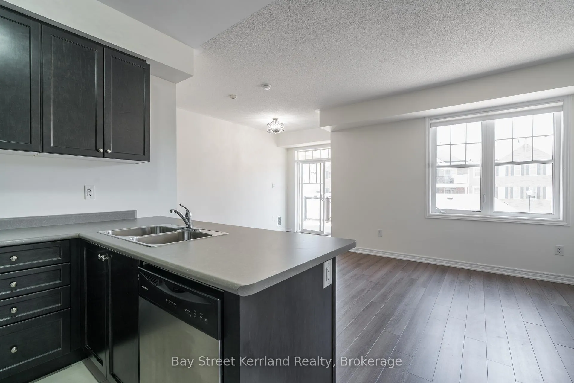 Photo 8 of Unit 203, 269 Georgian Drive, Oakville, River Oaks — HOMEH
