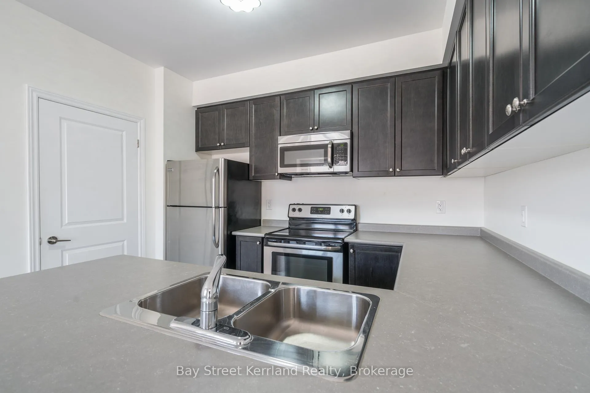 Photo 10 of Unit 203, 269 Georgian Drive, Oakville, River Oaks — HOMEH