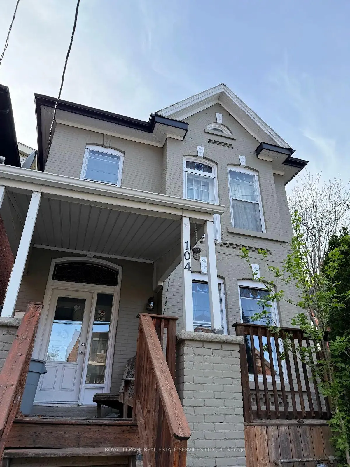 Front of Unit 1, 104 Wentworth Street S