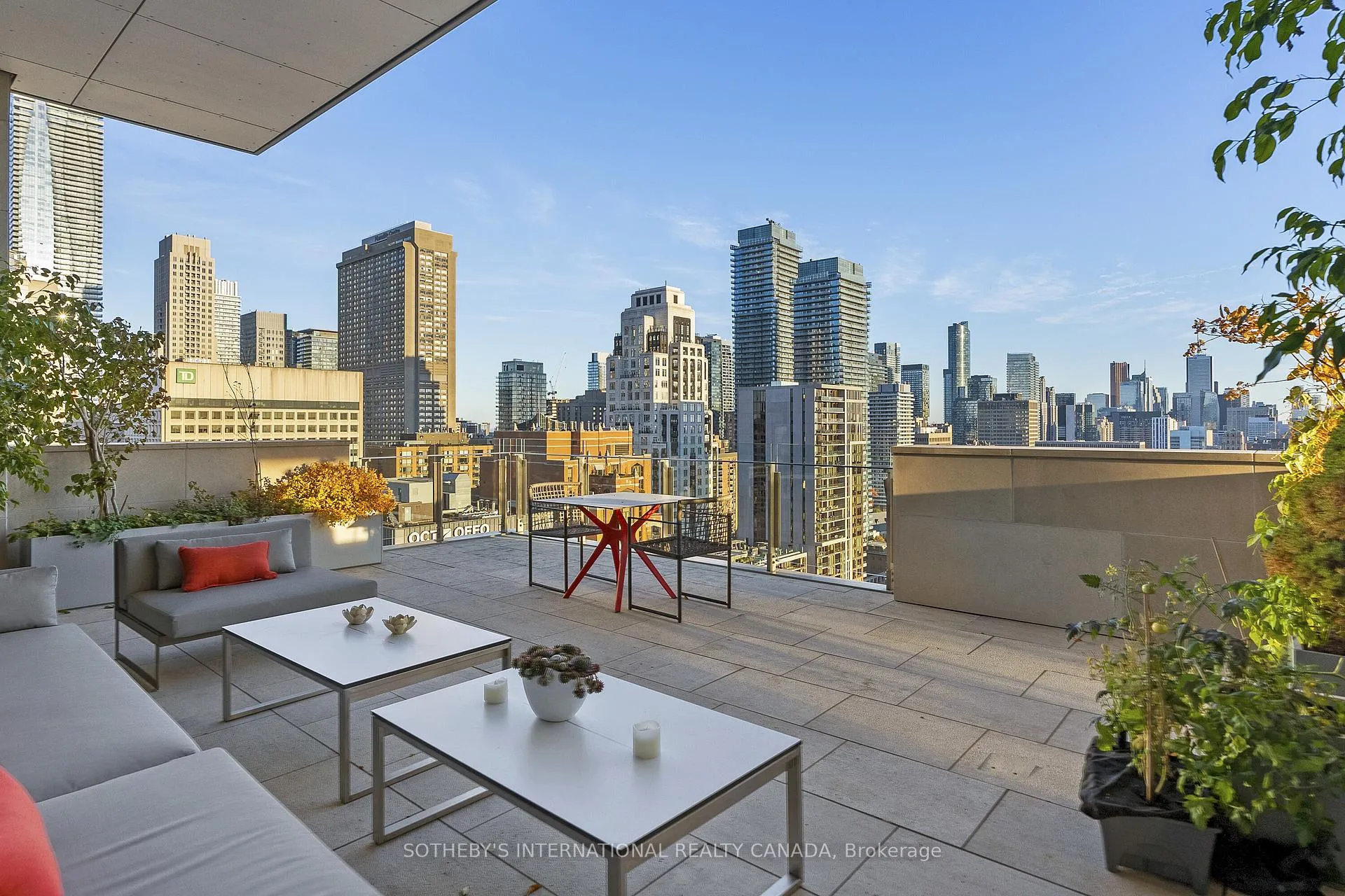 Photo 2 of Unit 1700, 155 Cumberland Street, Toronto, The Annex — HOMEH