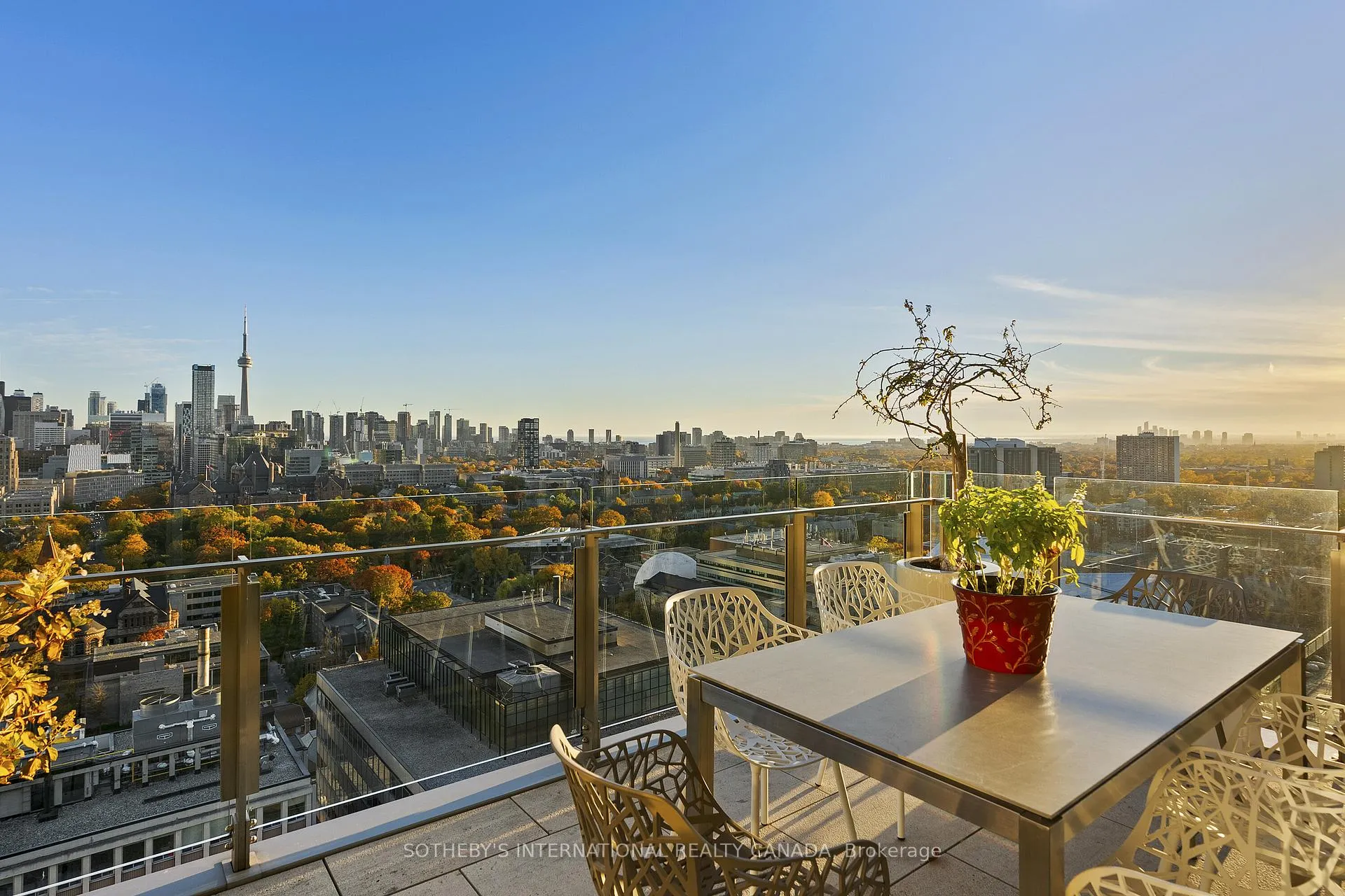 Photo 11 of Unit 1700, 155 Cumberland Street, Toronto, The Annex — HOMEH