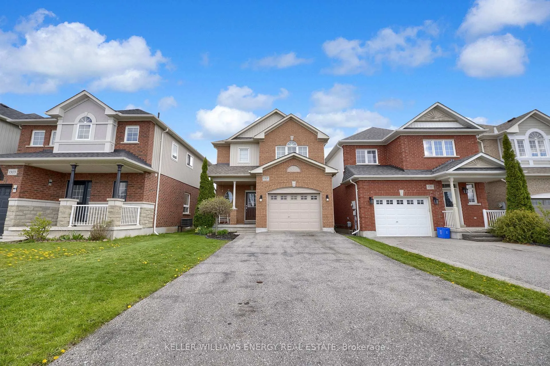 Photo 2 of 1307 MacInally Court, Oshawa, Pinecrest — HOMEH