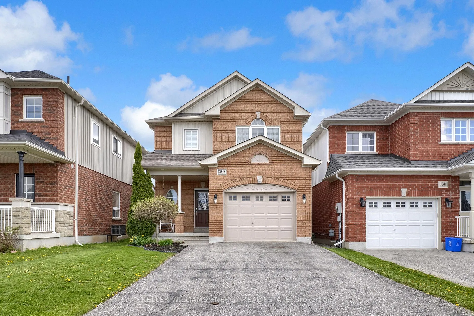 Photo 3 of 1307 MacInally Court, Oshawa, Pinecrest — HOMEH