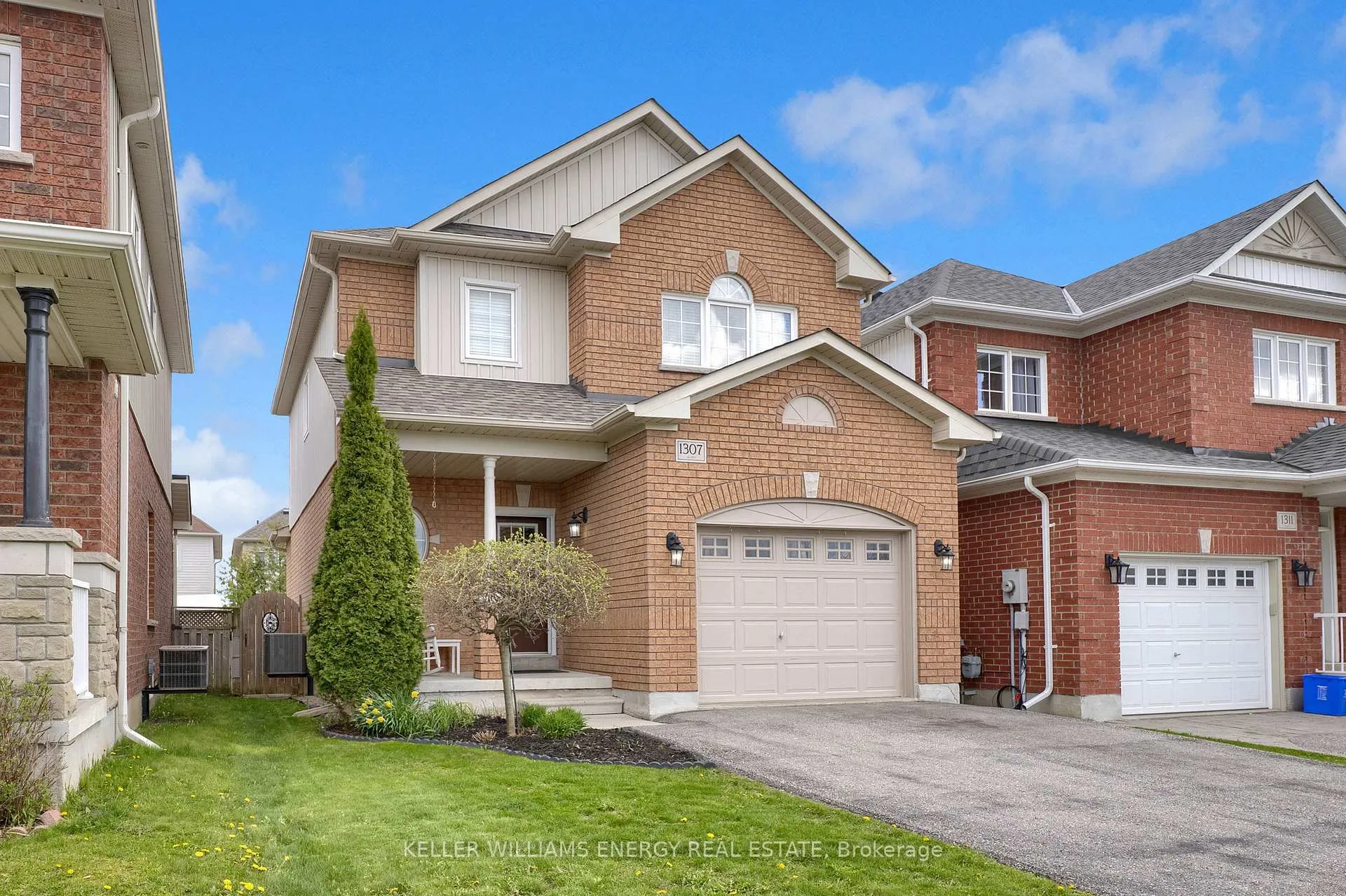 Photo 4 of 1307 MacInally Court, Oshawa, Pinecrest — HOMEH