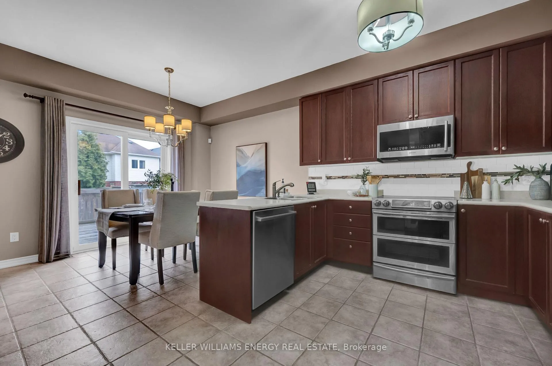 Photo 8 of 1307 MacInally Court, Oshawa, Pinecrest — HOMEH