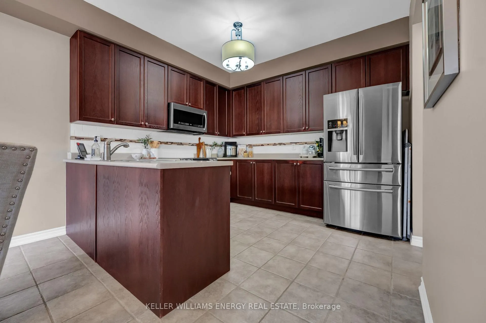 Photo 10 of 1307 MacInally Court, Oshawa, Pinecrest — HOMEH
