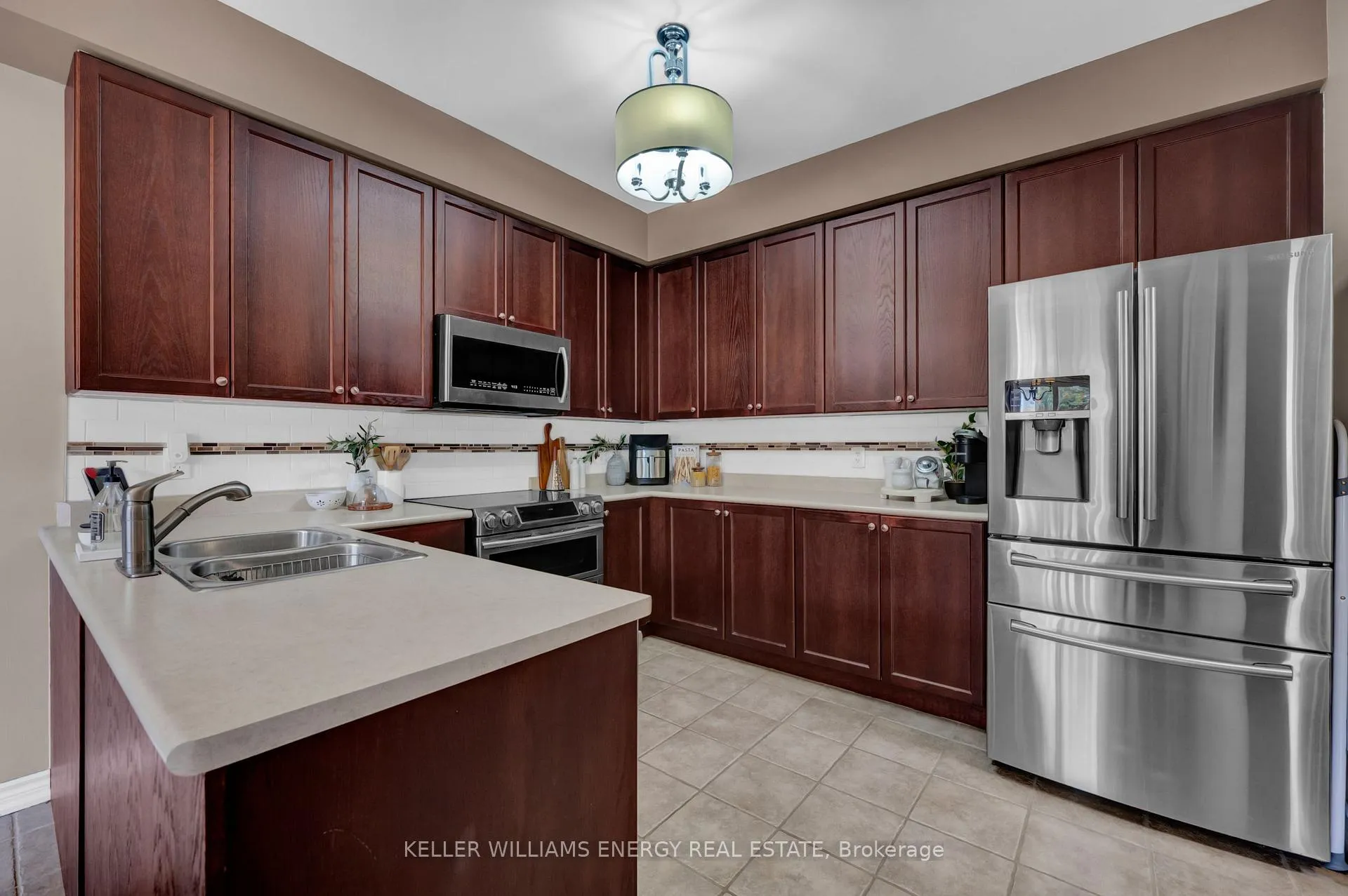 Photo 11 of 1307 MacInally Court, Oshawa, Pinecrest — HOMEH