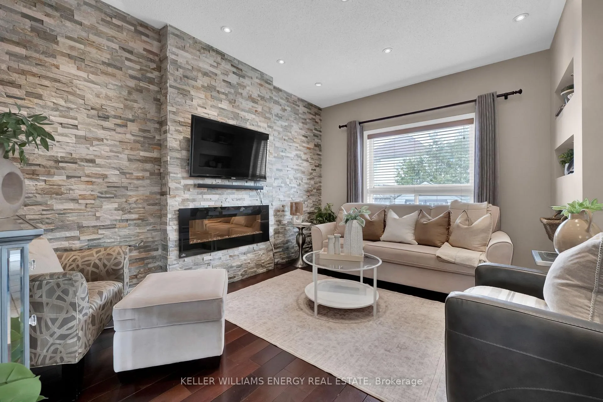 Photo 18 of 1307 MacInally Court, Oshawa, Pinecrest — HOMEH