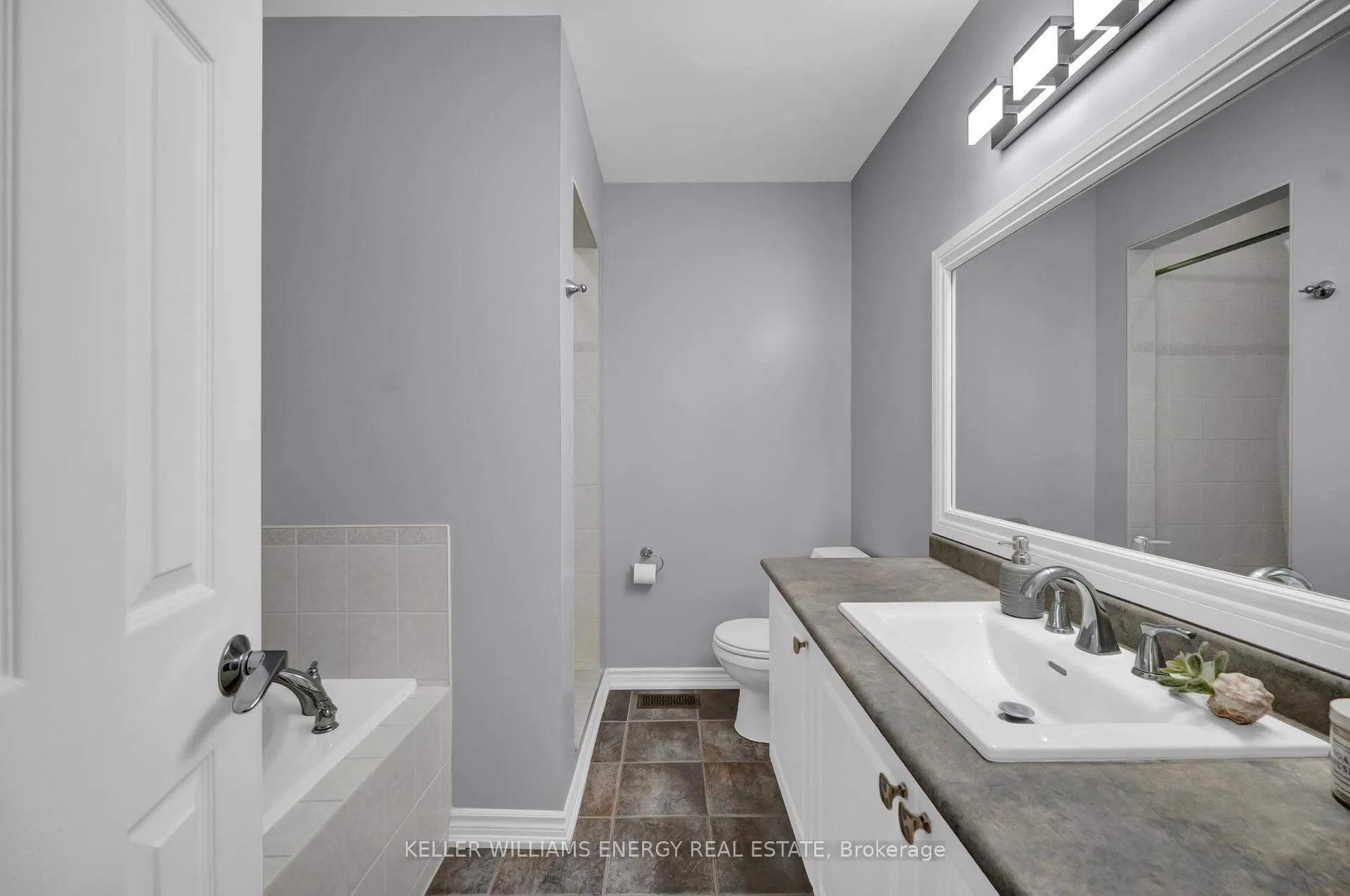 Photo 26 of 1307 MacInally Court, Oshawa, Pinecrest — HOMEH