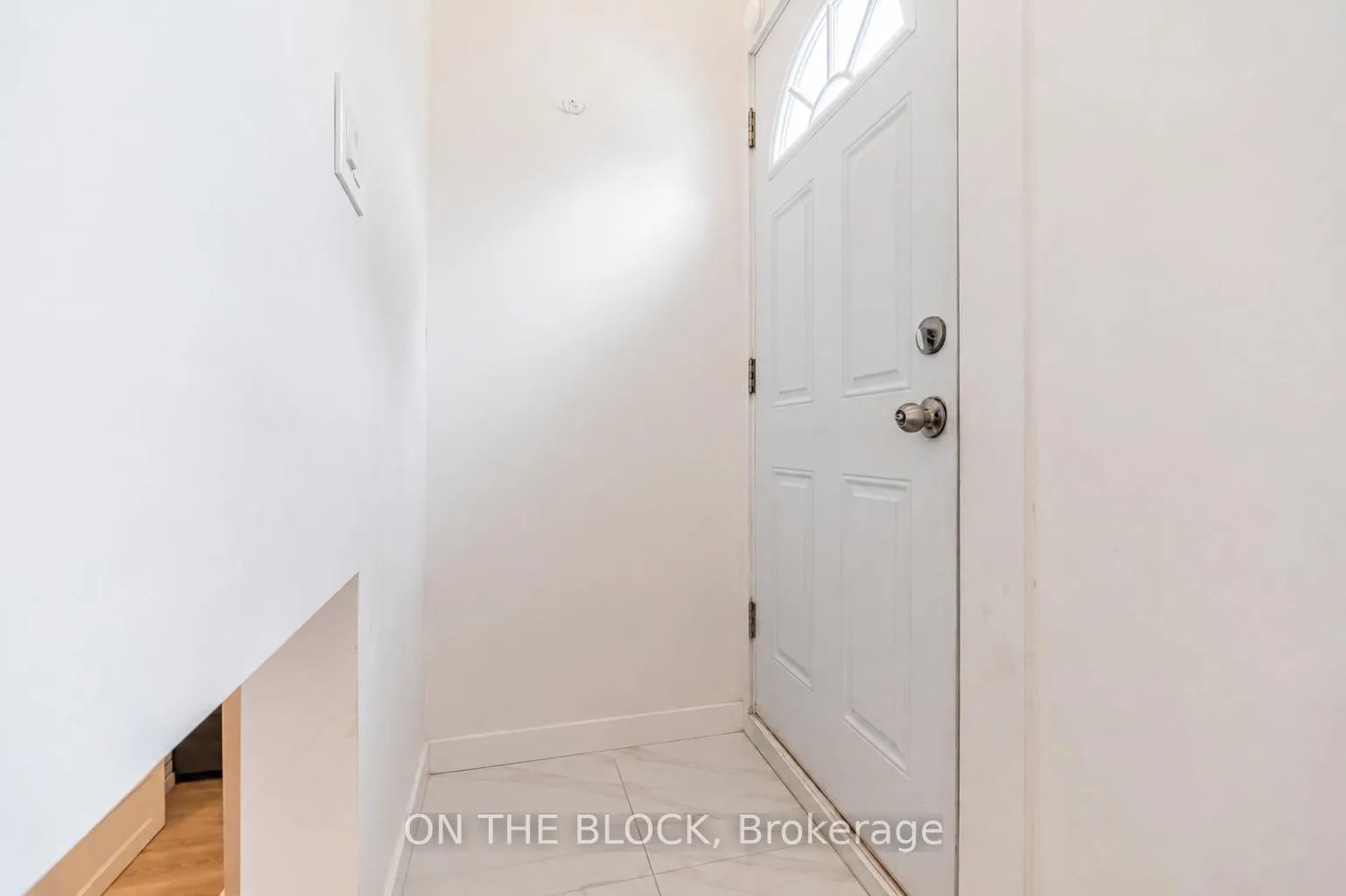 Photo 4 of Unit #Lower, 34 Henley Crescent, Etobicoke, Rexdale-Kipling — HOMEH