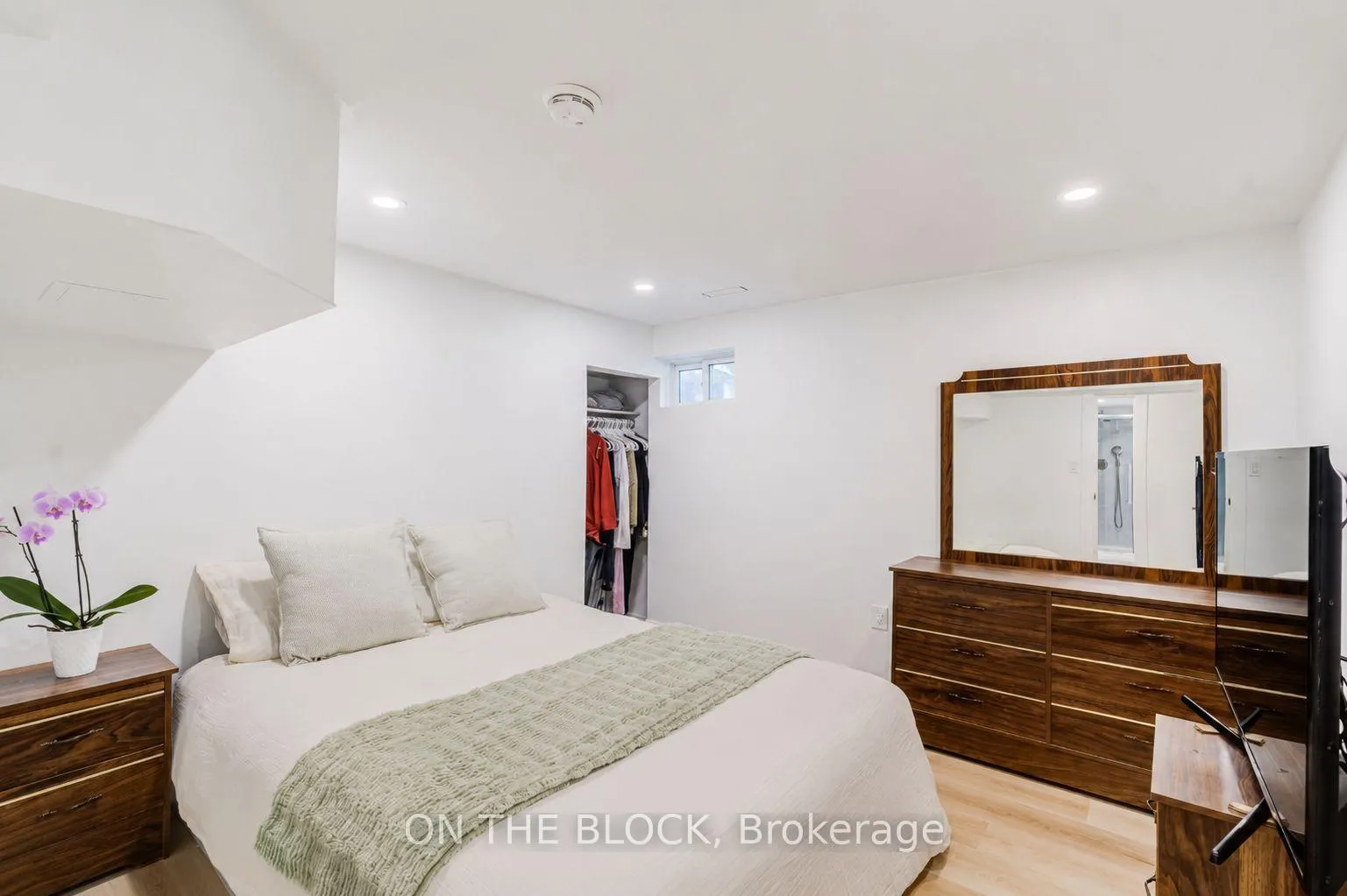 Photo 13 of Unit #Lower, 34 Henley Crescent, Etobicoke, Rexdale-Kipling — HOMEH