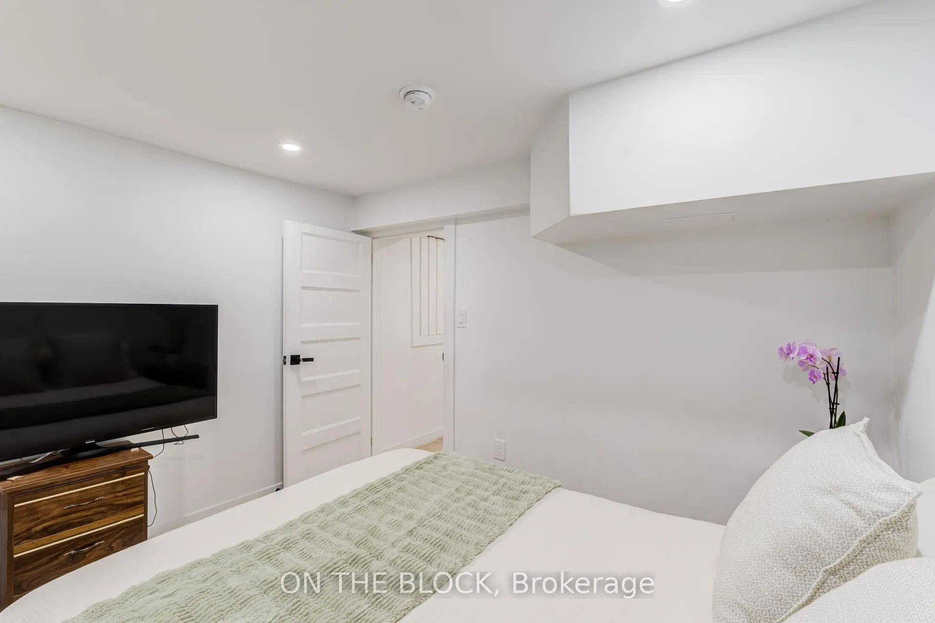 Photo 14 of Unit #Lower, 34 Henley Crescent, Etobicoke, Rexdale-Kipling — HOMEH