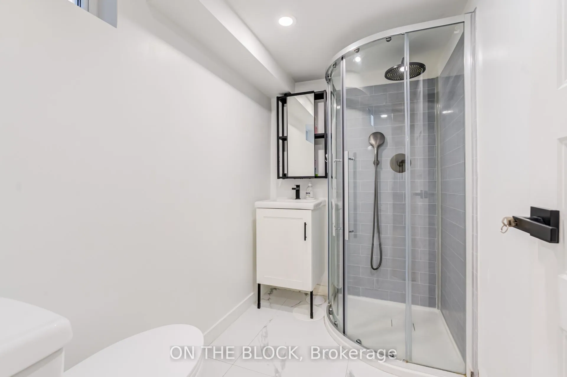 Photo 16 of Unit #Lower, 34 Henley Crescent, Etobicoke, Rexdale-Kipling — HOMEH