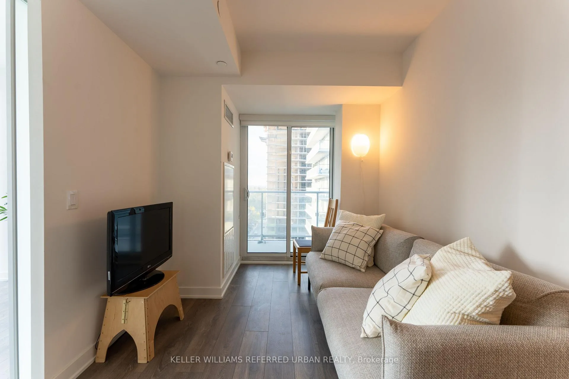 Photo 3 of Unit 1012, 195 Redpath Avenue, Toronto, Mount Pleasant West — HOMEH
