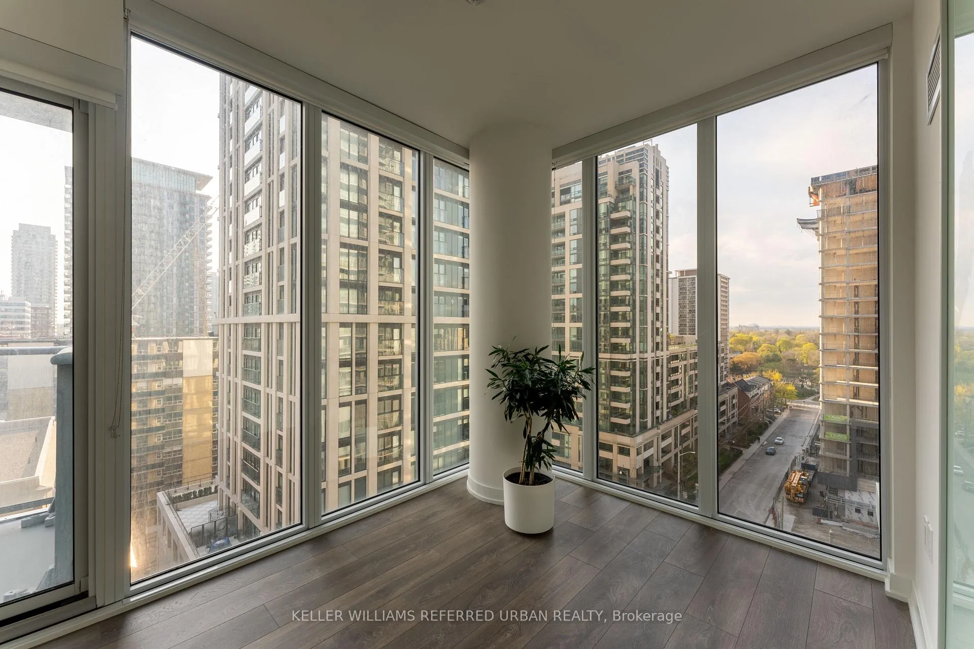Photo 4 of Unit 1012, 195 Redpath Avenue, Toronto, Mount Pleasant West — HOMEH