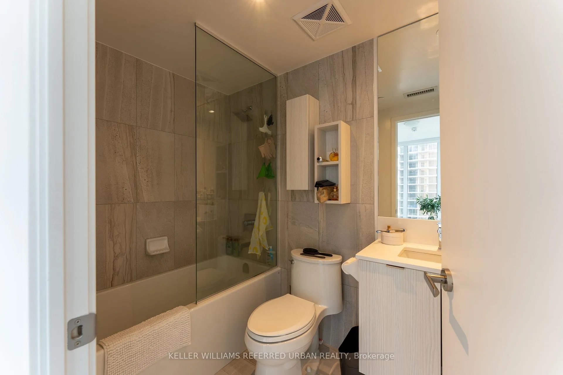 Photo 6 of Unit 1012, 195 Redpath Avenue, Toronto, Mount Pleasant West — HOMEH