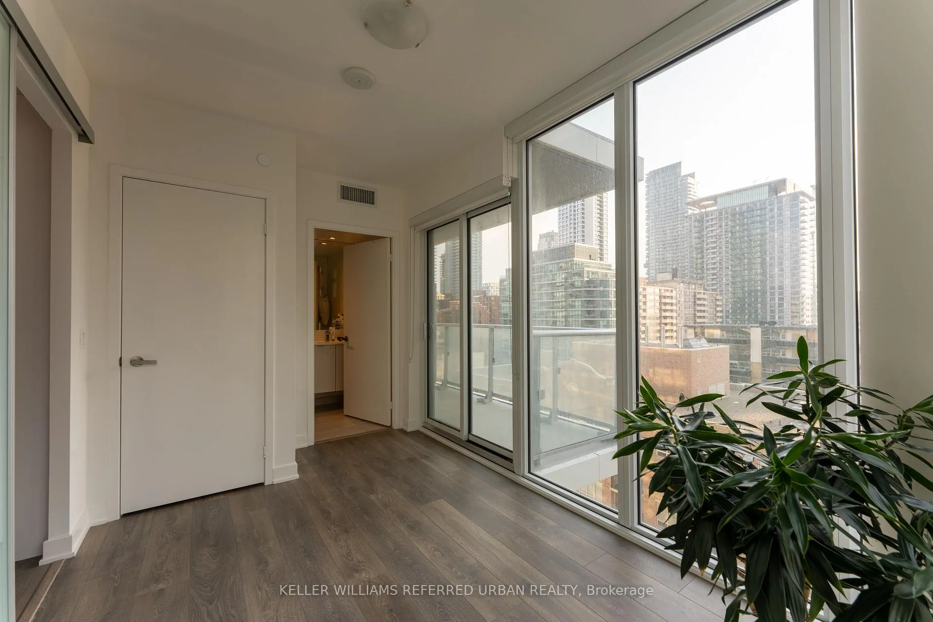 Photo 11 of Unit 1012, 195 Redpath Avenue, Toronto, Mount Pleasant West — HOMEH