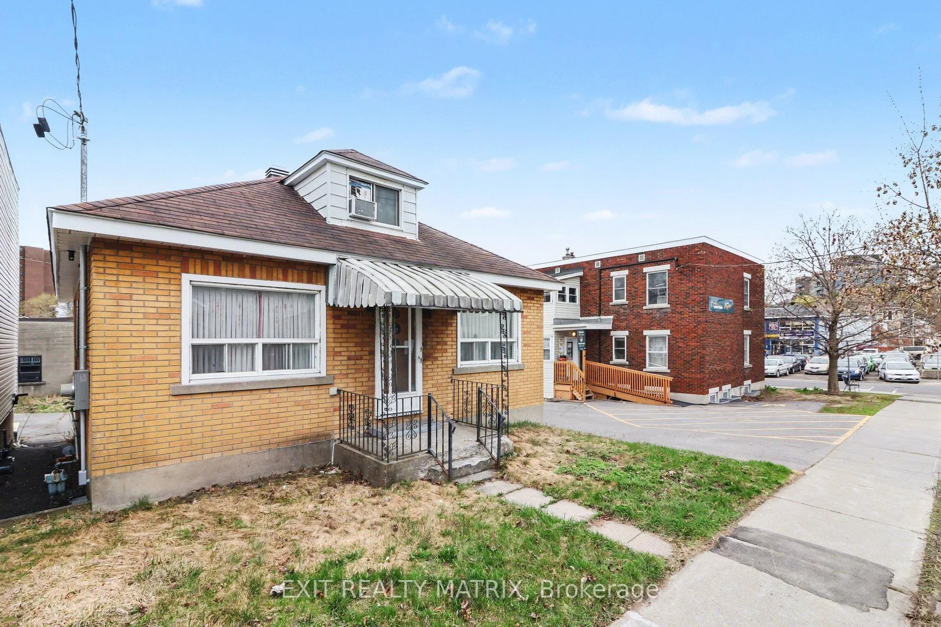 Photo 4 of 314 Montfort Street, Ottawa, Vanier — HOMEH