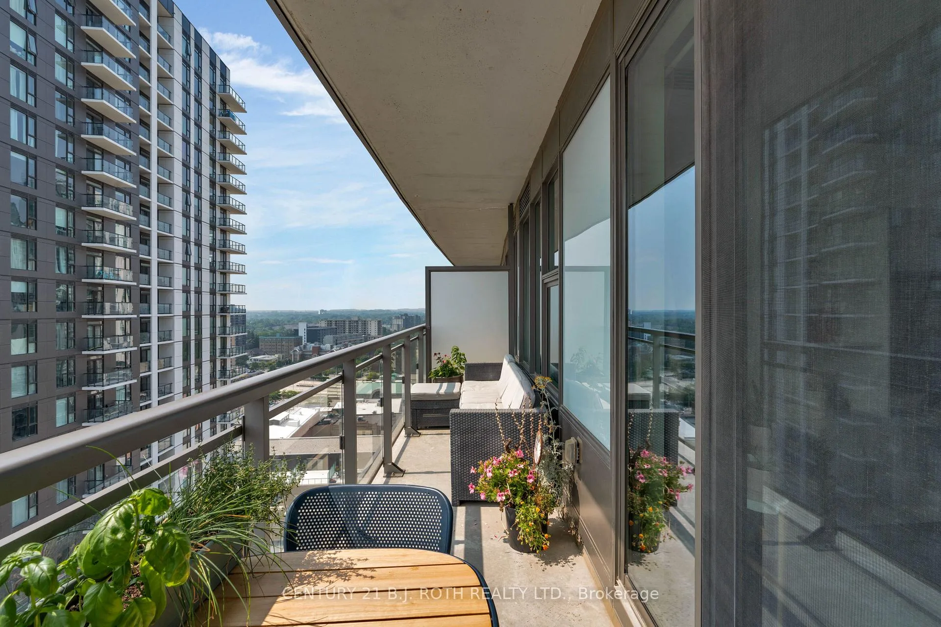 Photo 9 of Unit 1507, 85 Duke Street W, Kitchener — HOMEH