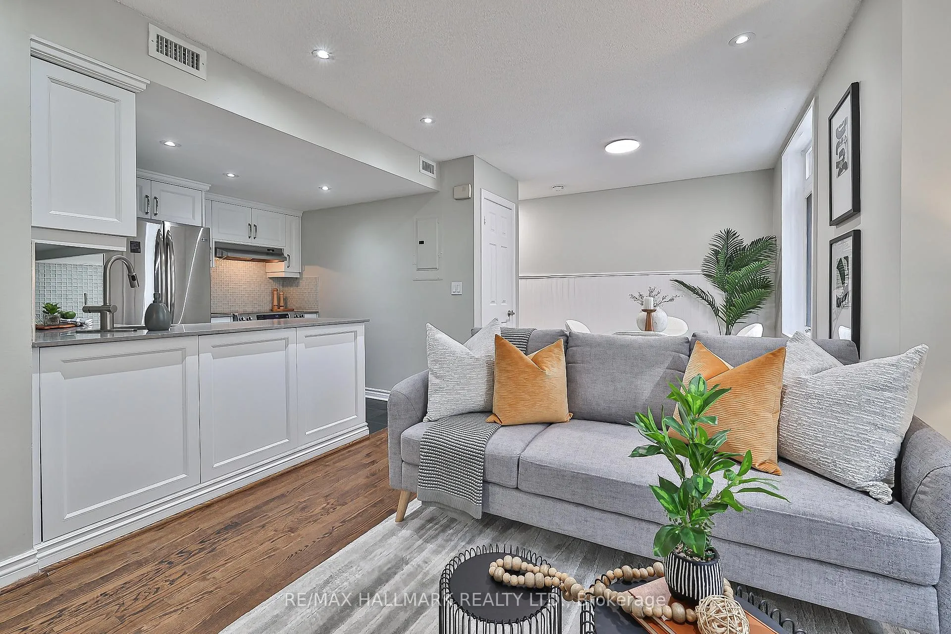 Photo 5 of Unit 15, 83 Lillian Street, Toronto, Mount Pleasant West — HOMEH
