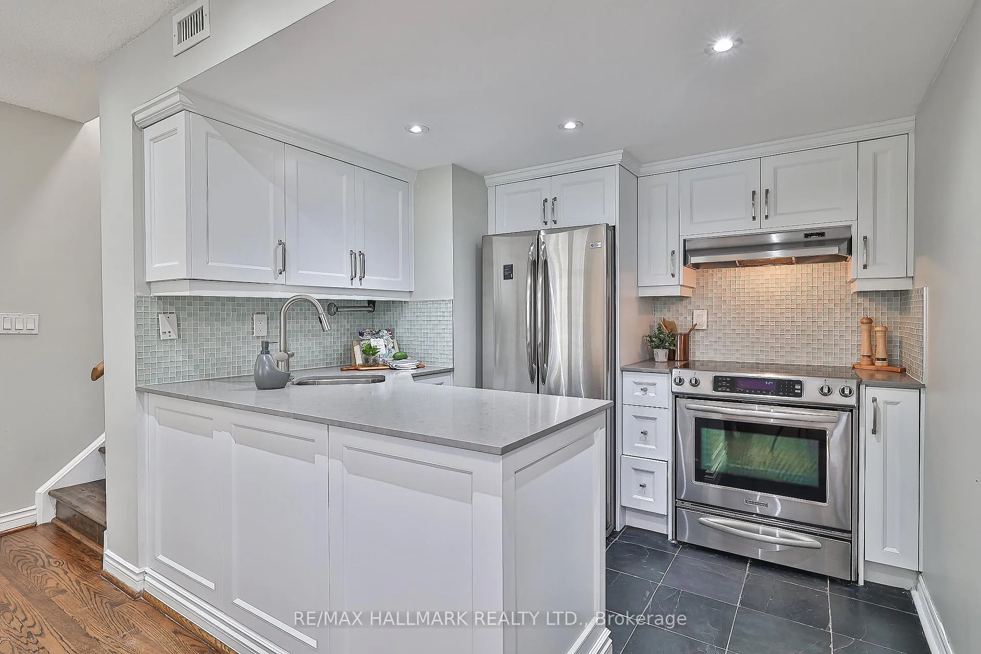 Photo 7 of Unit 15, 83 Lillian Street, Toronto, Mount Pleasant West — HOMEH